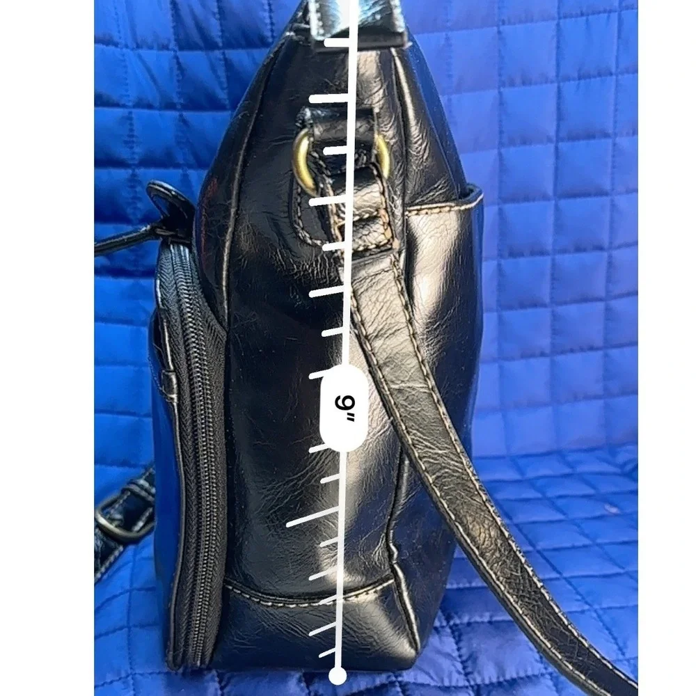 Relic Black Faux Leather Crossbody Bag Shoulder Bag Adjustable Strap Zip Pockets